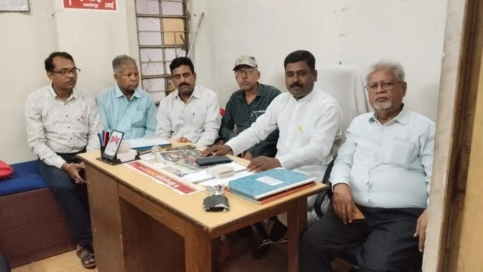 ठेका मजदूरों से जबरन बॉन्ड भरवाने के खिलाफ उप श्रमायुक्त से शिकायत