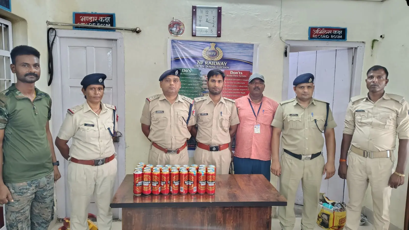 बारसोई स्टेशन पर 14 लीटर प्रतिबंधित शराब बरामद, आरपीएफ-उत्पाद विभाग की संयुक्त कार्रवाई