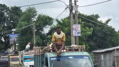 मधेपुरा में मालवाहक गाड़ियों की छत पर सफर पड़ा महंगा, अब चालक ही नहीं यात्रियों पर भी होगा जुर्माना, प्रशासन ने दी सख्त चेतावनी