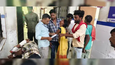 औरंगाबाद में एनएच 19 पर ऑटो व पिकअप पलटे, चार लोग घायल, दो की हालत गंभीर