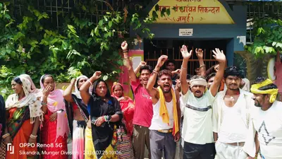 सिकंदरा: वेतन न मिलने से भड़के सफाईकर्मियों का हंगामा, नगर पंचायत कार्यालय में जड़ा ताला