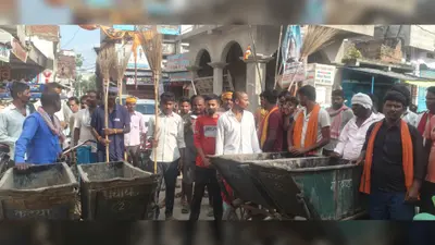 गोपालगंज के कटेया में सफाईकर्मियों का हंगामा, साथी से मारपीट पर काम ठप कर सड़क पर उतरे