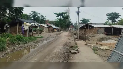 मधेपुरा में नाला निर्माण में गड़बड़ी का आरोप, ग्रामीणों के विरोध के बाद बदली गई ईंटें, सूचना बोर्ड नहीं लगाने पर भी सवाल