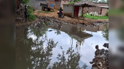 अतिक्रमण से रुका पानी का बहाव, सरैया गांव में जलजमाव से ग्रामीण बेहाल