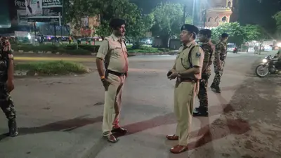 वैशाली: एसपी शुभांक मिश्रा ने महुआ मोड़ पर रात्रि वाहन जांच का औचक निरीक्षण, दिए अहम निर्देश