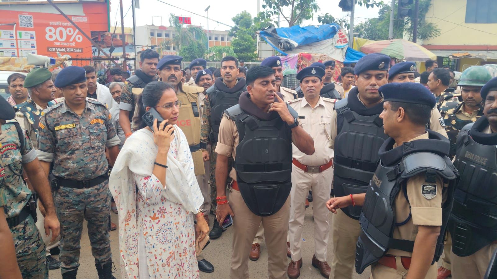 मौके पर मौजूद डीएम व एसएसपी