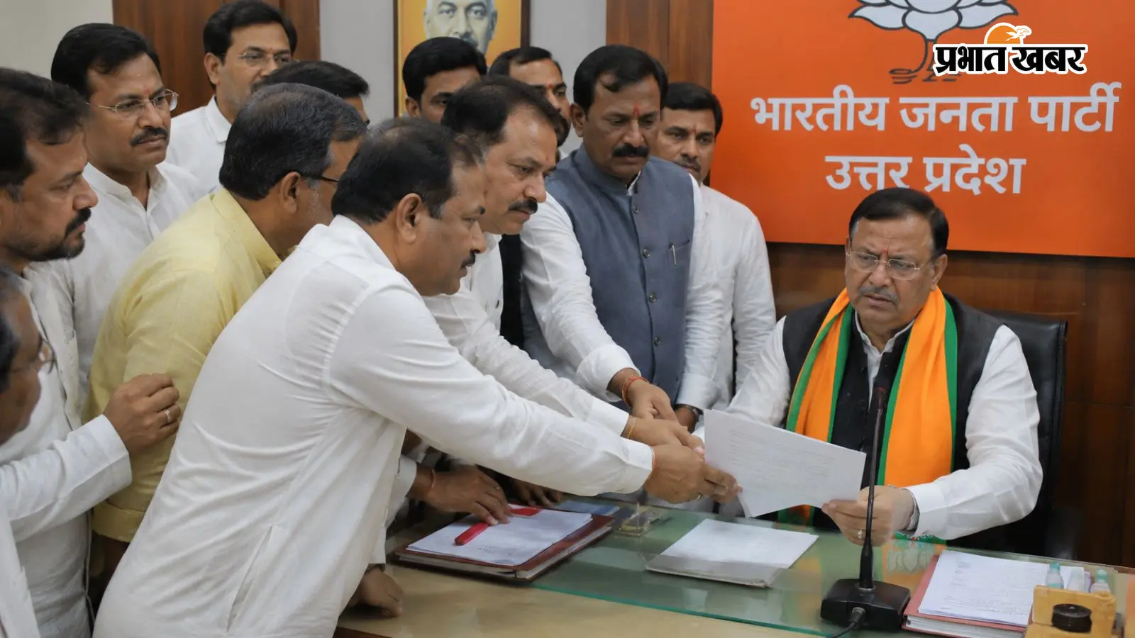 अपनों से ही चुनौती, मेयर के खिलाफ भाजपा के 32 पार्षदों ने खोला मोर्चा, जानिए पूरा मामला