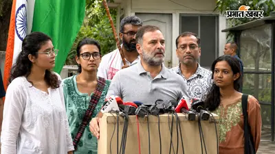 छात्र नेताओं से मिले राहुल गांधी, बोले- धर्मेंद्र प्रधान के इस्तीफे से कम कुछ मंजूर नहीं, पीएम मोदी मांगें माफी