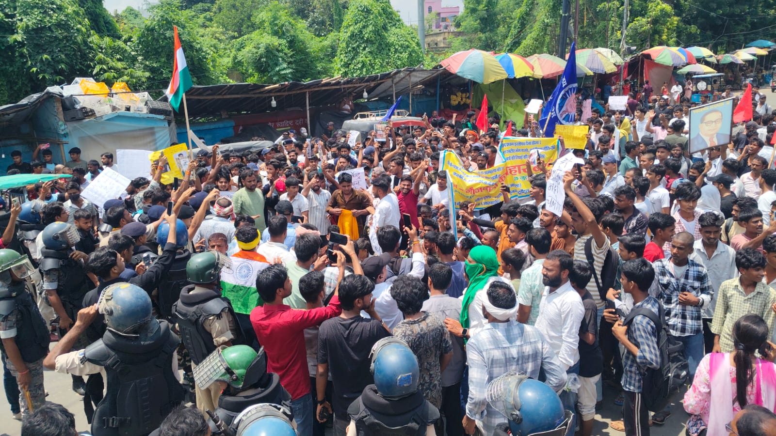 भागलपुर में छात्रों का उग्र प्रदर्शन