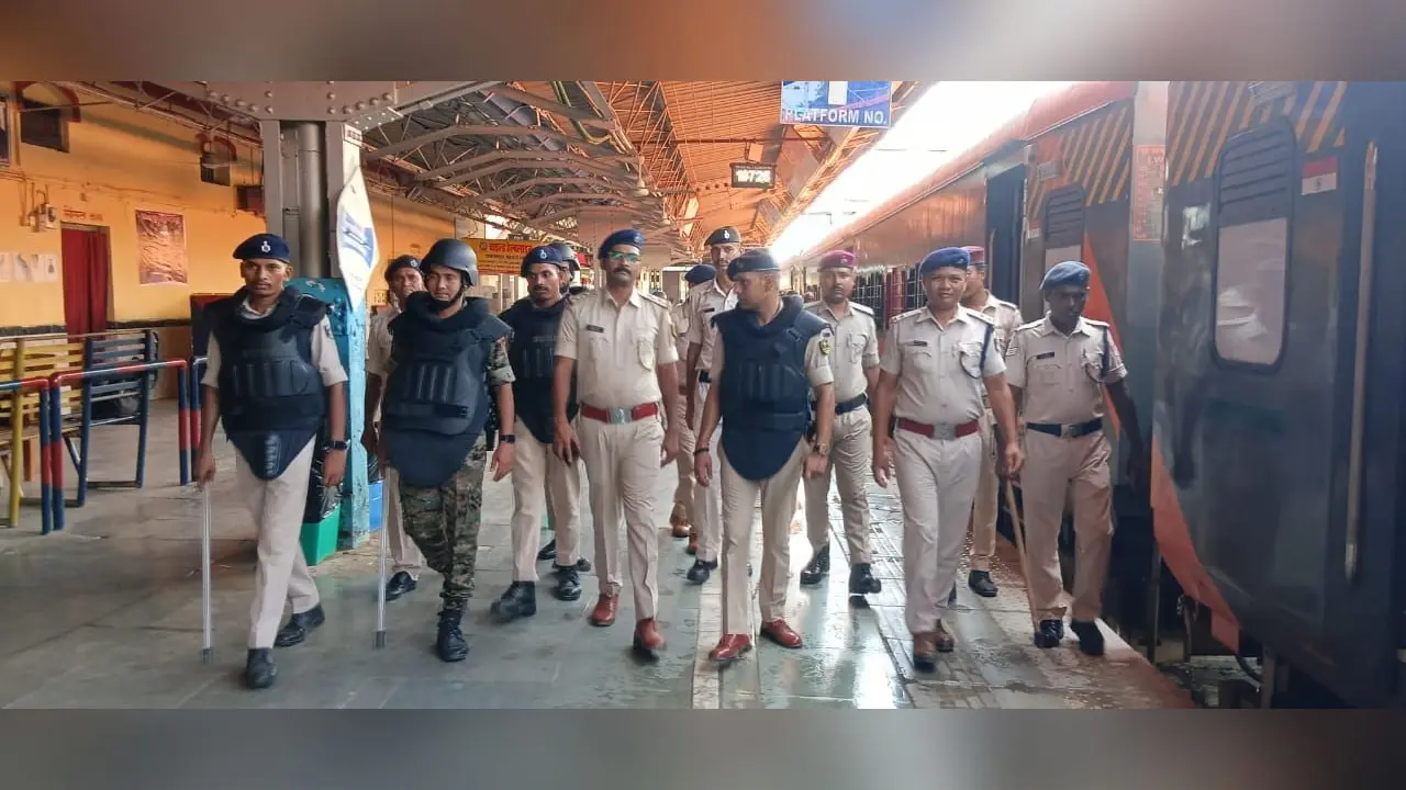 NEET आंदोलन को लेकर रेलवे अलर्ट, जंक्शन पर ट्रेनों और यात्रियों की सघन जांच