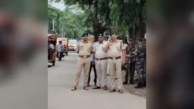नीट पेपर लीक मामले को लेकर कचहरी चौक पर आजाद विकास पार्टी और राजद का प्रदर्शन, निष्पक्ष जांच की मांग