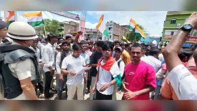 लखीसराय में नीट पेपर लीक के खिलाफ छात्र संगठनों का प्रतिरोध मार्च