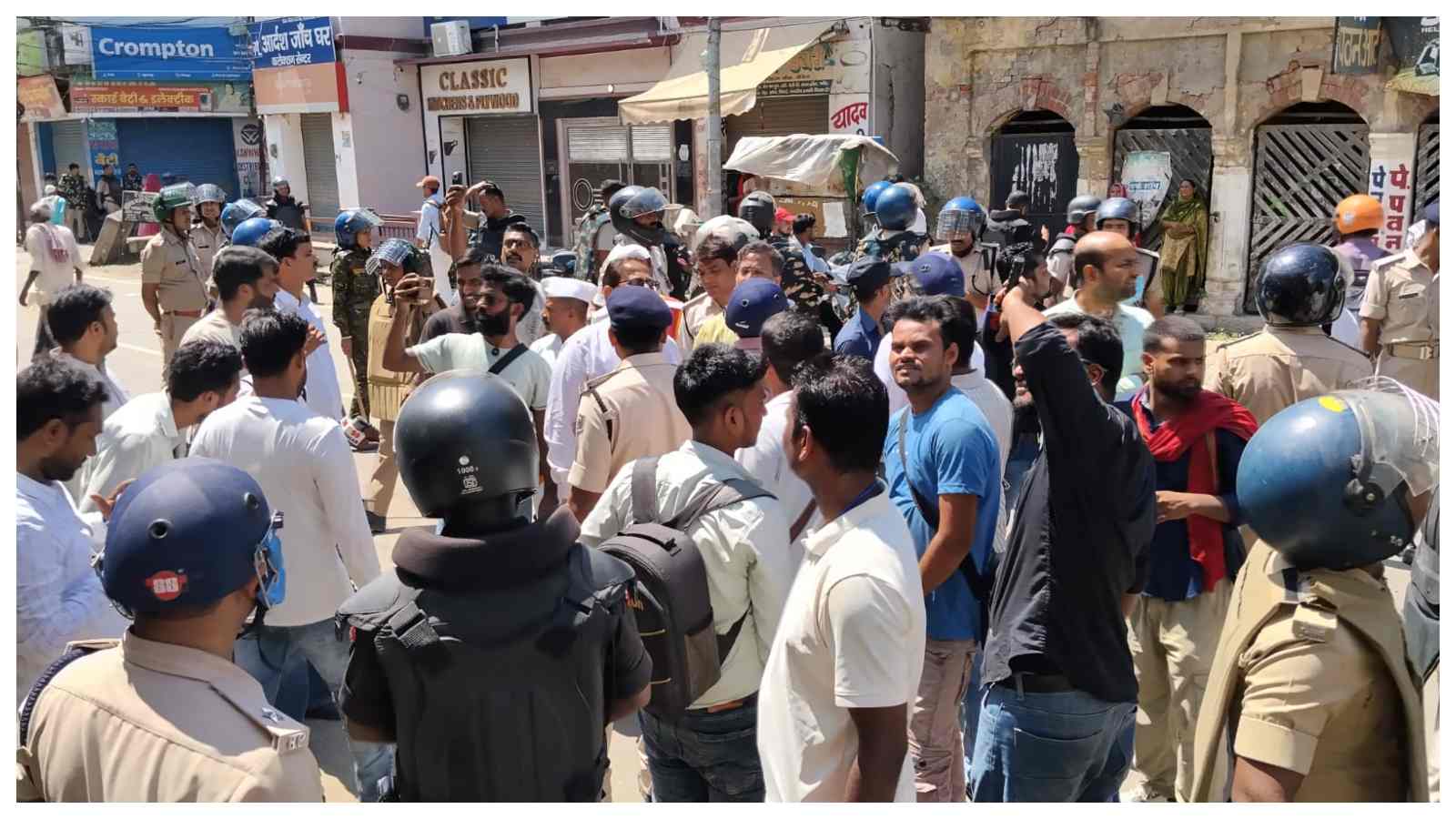 वॉ.jpg