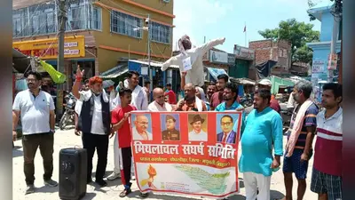मधुबनी: घोघरडीहा में केंद्रीय शिक्षा मंत्री का पुतला दहन, नीट पेपर लीक मामले पर प्रदर्शन