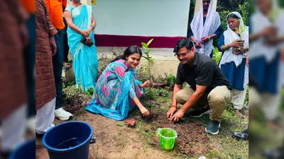 रोहतास: नोखा में 'विकसित भारत–समृद्ध बिहार' कार्यक्रम का सीधा प्रसारण, LED स्क्रीन पर लोगों ने सुना उपमुख्यमंत्री का संबोधन