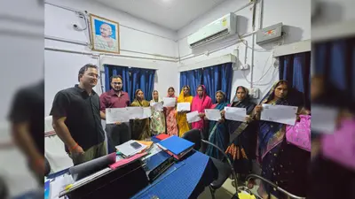 आरा : 10 भूमिहीन परिवारों को मिला बासगीत पर्चा, आवासीय भूमि पर मिला कानूनी अधिकार