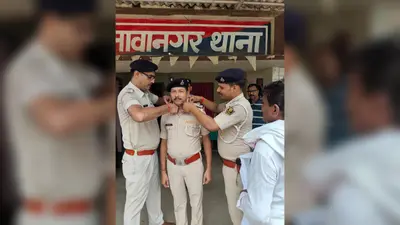 बक्सर: नावानगर थाना में दो हवलदार बने ASI, स्टार लगाकर किया गया सम्मानित