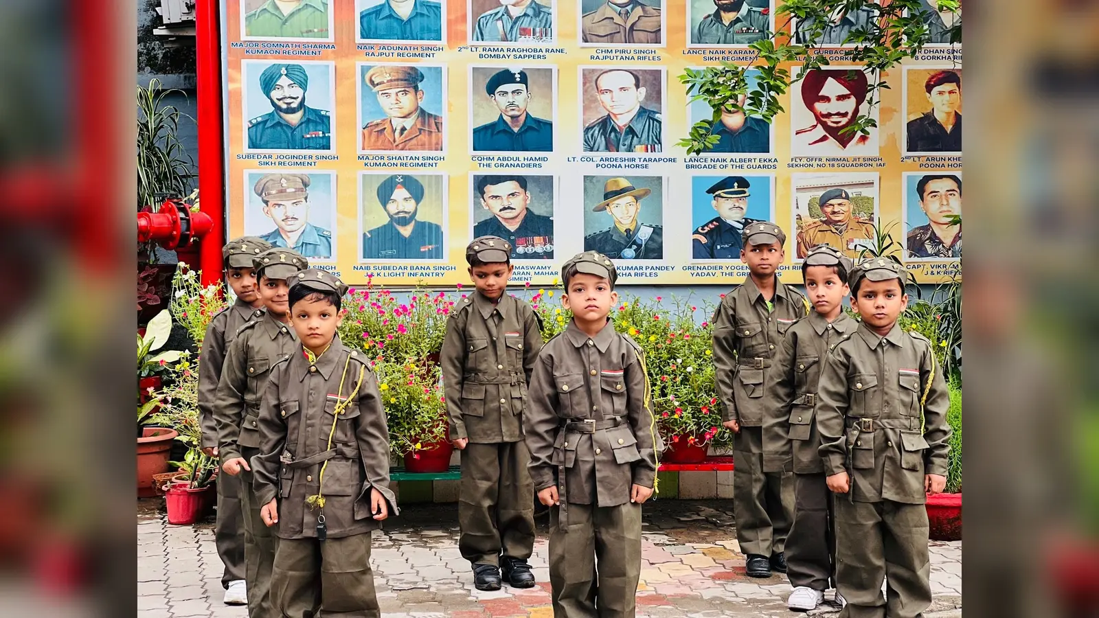 मॉडर्न में वीर शहीदों को दी गयी श्रद्धांजलि, मोमबत्ती जलाकर सभी ने वीरों को किया नमन