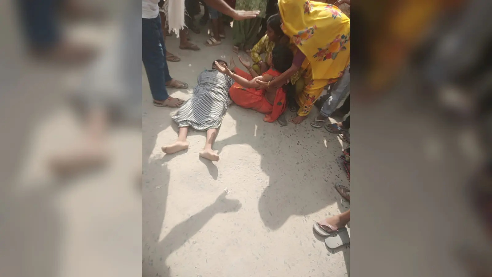 Sarairanjan News: स्कूल के पास तालाब में डूबने से छठी कक्षा के छात्र की मौत, आक्रोशित ग्रामीणों ने किया सड़क जाम
