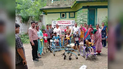 खरसावां बीआरसी में आयोजित शिविर में 16 बच्चों को मिले व्हीलचेयर, टीएलएम किट