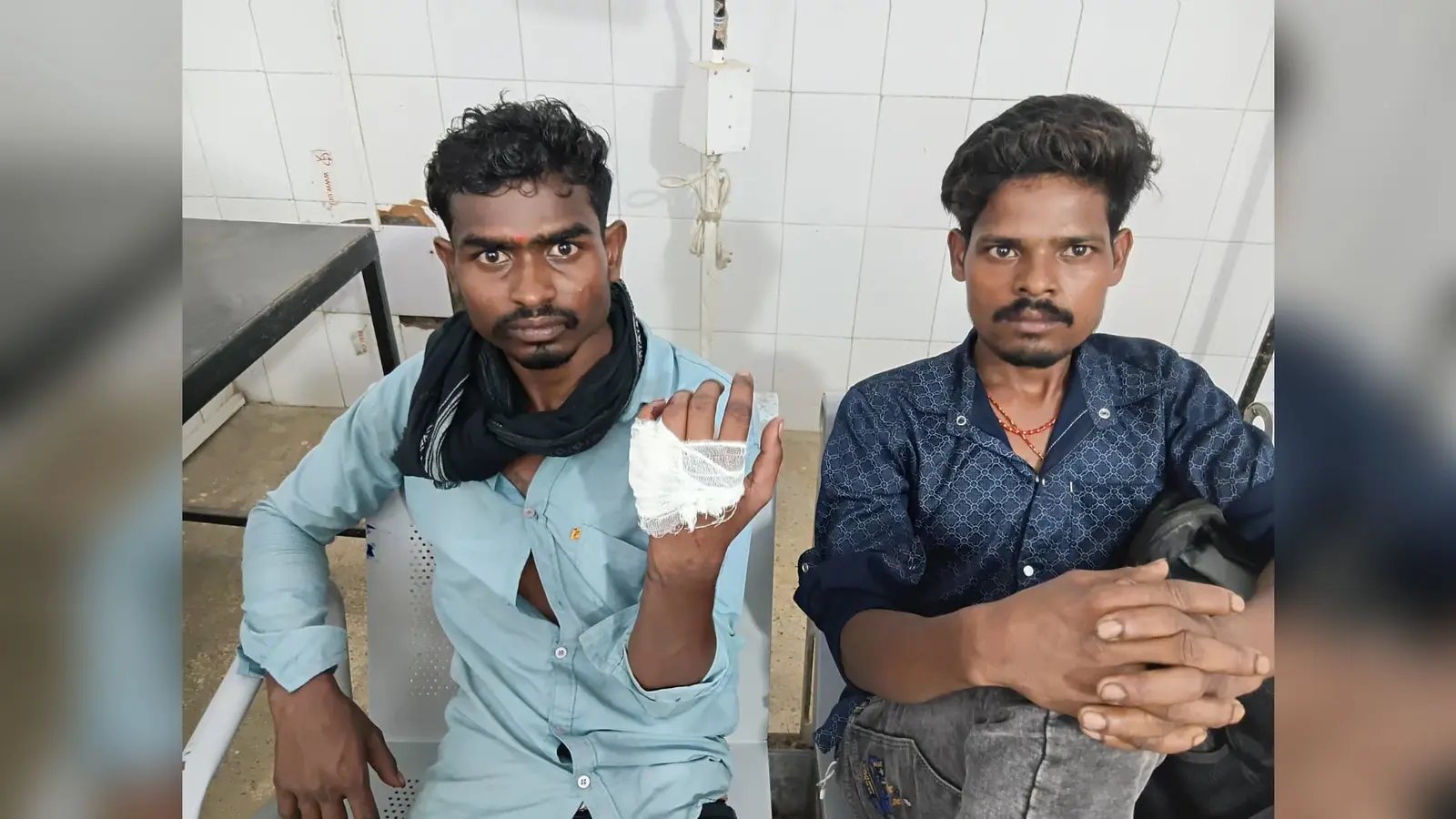 टिकट काउंटर पर रुपये चोरी के शक में दो पक्षों में मारपीट, लाठी-डंडे चले, तीन मजदूर घायल