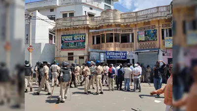नीट विरोध प्रदर्शन में बेतिया में बवाल, पथराव के बाद लाठीचार्ज, दो मकानों से 14 प्रदर्शनकारी हिरासत में