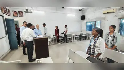 गया कॉलेज पहुंचे मगध विश्वविद्यालय के वीसी, बंद विभागों और कम उपस्थिति पर जताई नाराजगी