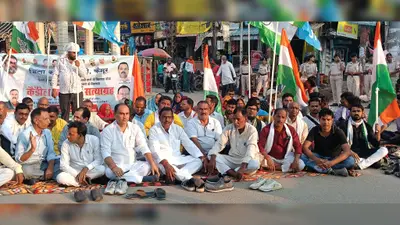 NEET पेपर लीक पर कांग्रेस का सत्याग्रह, भभुआ में कैंडल मार्च निकाल छात्रों के समर्थन में उतरे कार्यकर्ता