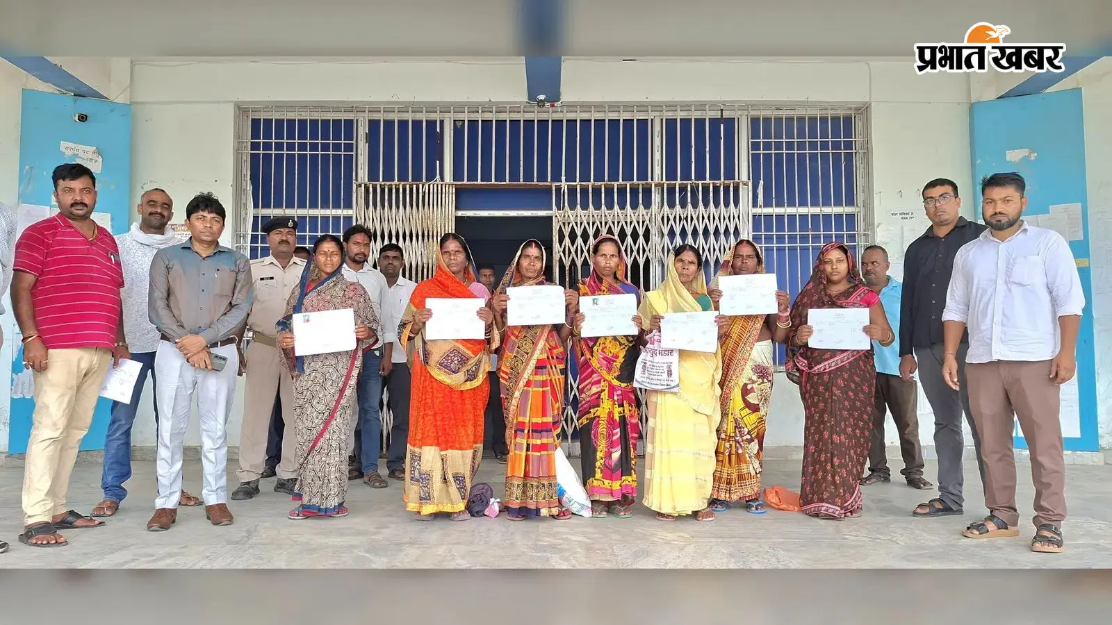 अभियान बसेरा-2 के तहत सात भूमिहीन परिवारों को मिला भूमि बंदोबस्ती पर्चा, जमीन पाकर खिल उठे चेहरे
