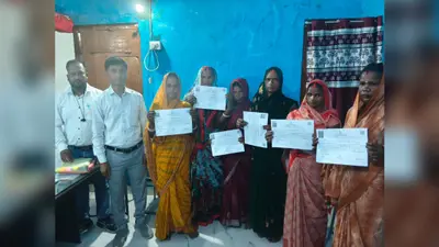 छह भूमिहीन परिवारों को मिला वासगीत पर्चा, तीन-तीन डिसमिल जमीन का आवंटन