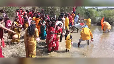 सैकड़ों श्रद्धालुओं के साथ निकली कलश यात्रा, पुपरी में शुरू हुआ तीन दिवसीय हनुमत ज्ञान महायज्ञ