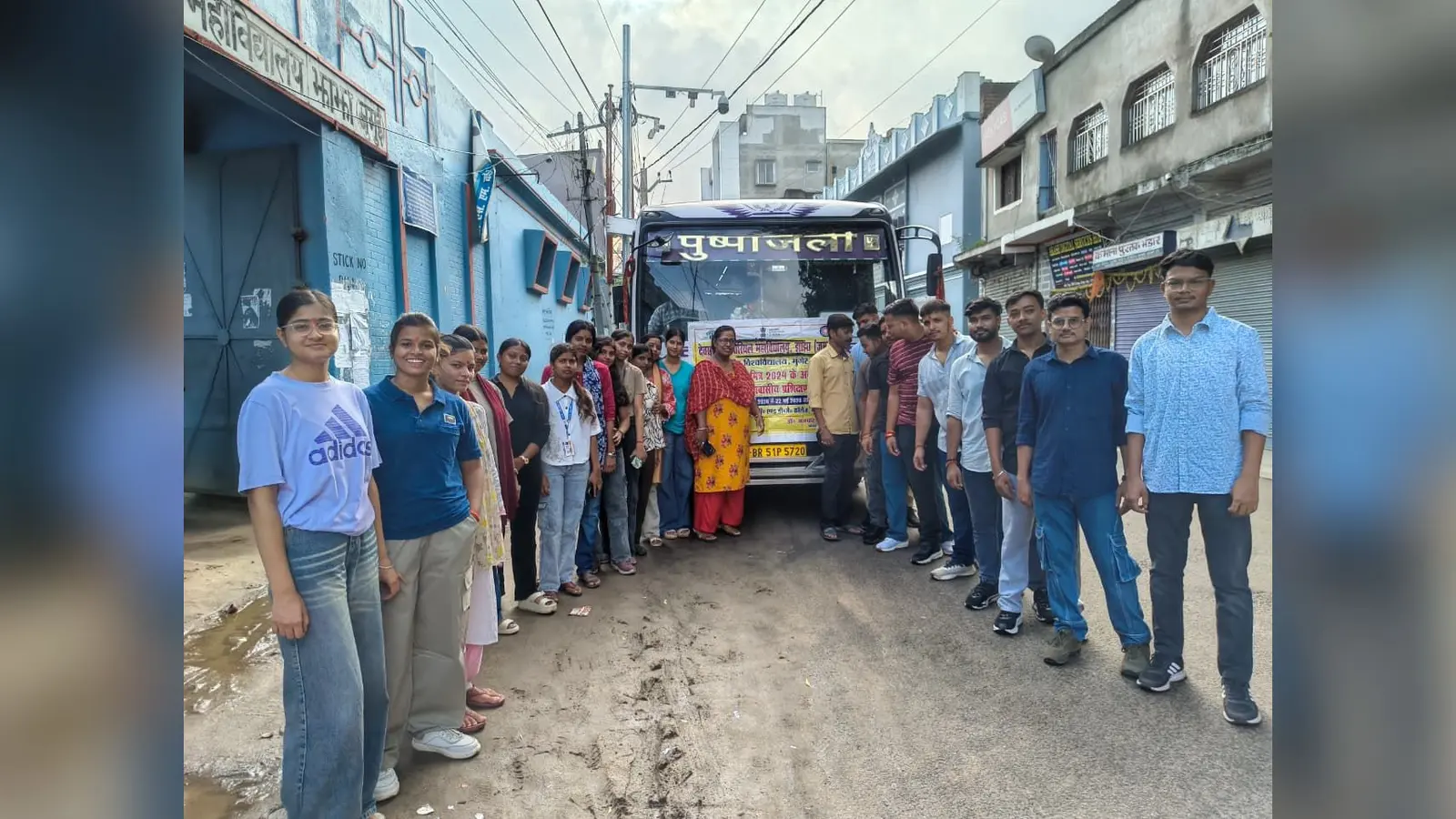 युवा आपदा मित्र प्रशिक्षण के लिए मुंगेर रवाना हुए छात्र-छात्राएं, सात दिनों तक सीखेंगे जीवन रक्षक तकनीक