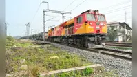 गया जी : श्रावणी मेले की भीड़ के बीच डीडीयू मंडल ने 155 मेल-एक्सप्रेस ट्रेनें समय पर चलाईं, भारतीय रेल में रहा पहले स्थान पर