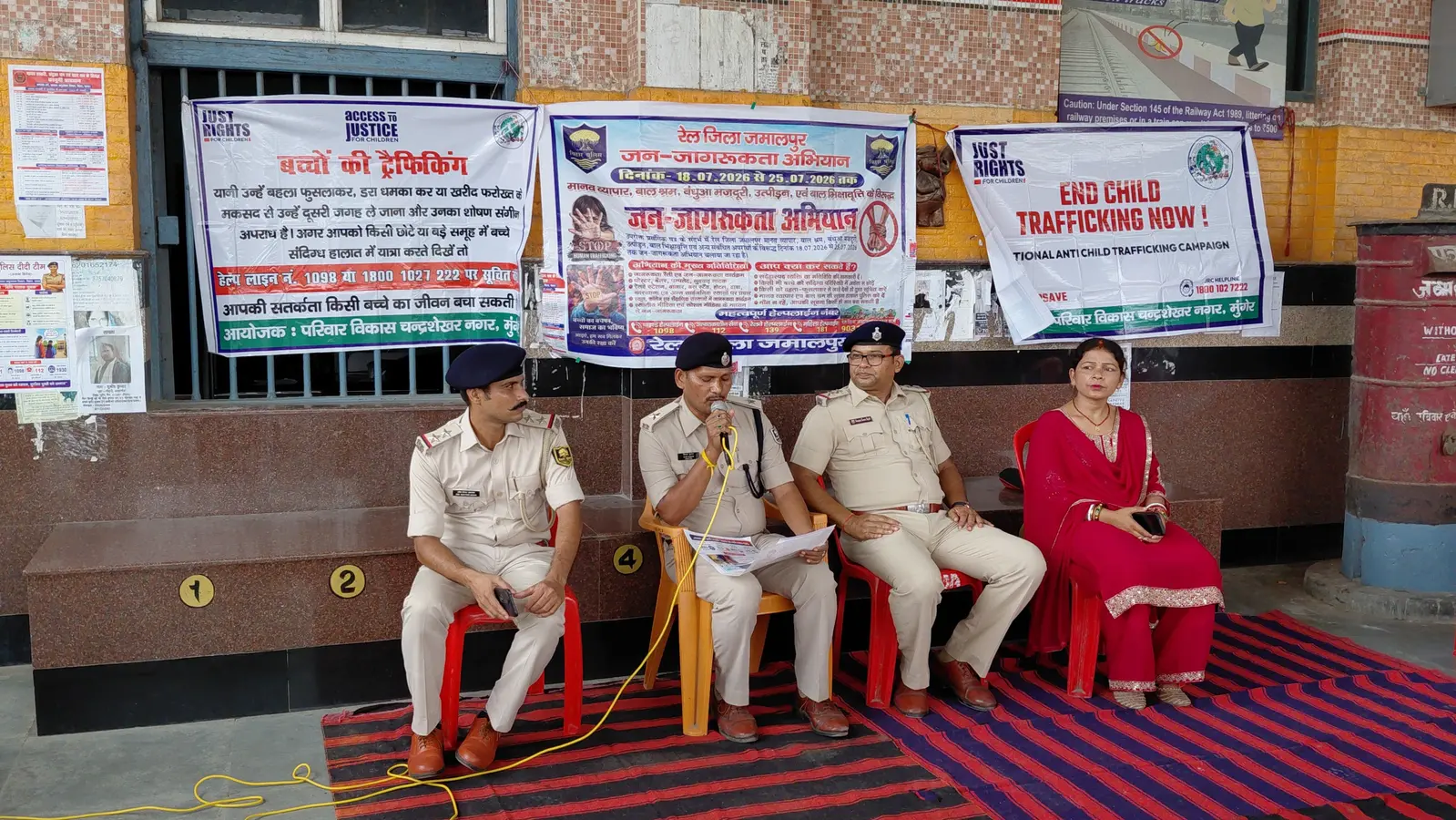 जमालपुर स्टेशन पर रेल पुलिस का जागरूकता अभियान, मानव तस्करी व साइबर अपराध से बचाव का दिया संदेश