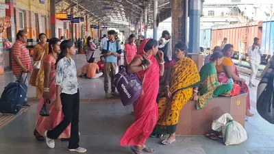 13 घंटे लेट चली समर स्पेशल, कई ट्रेनों का बिगड़ा शेड्यूल, जमालपुर स्टेशन पर यात्रियों की बढ़ी परेशानी