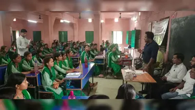 सीएचसी कुंडहित ने विद्यालय में चलाया मलेरिया-डेंगू जागरूकता अभियान, छात्राओं को दी बचाव की जानकारी