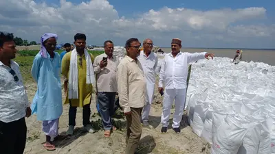 कुरसेला के कटावग्रस्त क्षेत्रों का सांसद प्रतिनिधि ने किया निरीक्षण, बोले- तेज हुई कटाव निरोधी कार्यों की रफ्तार