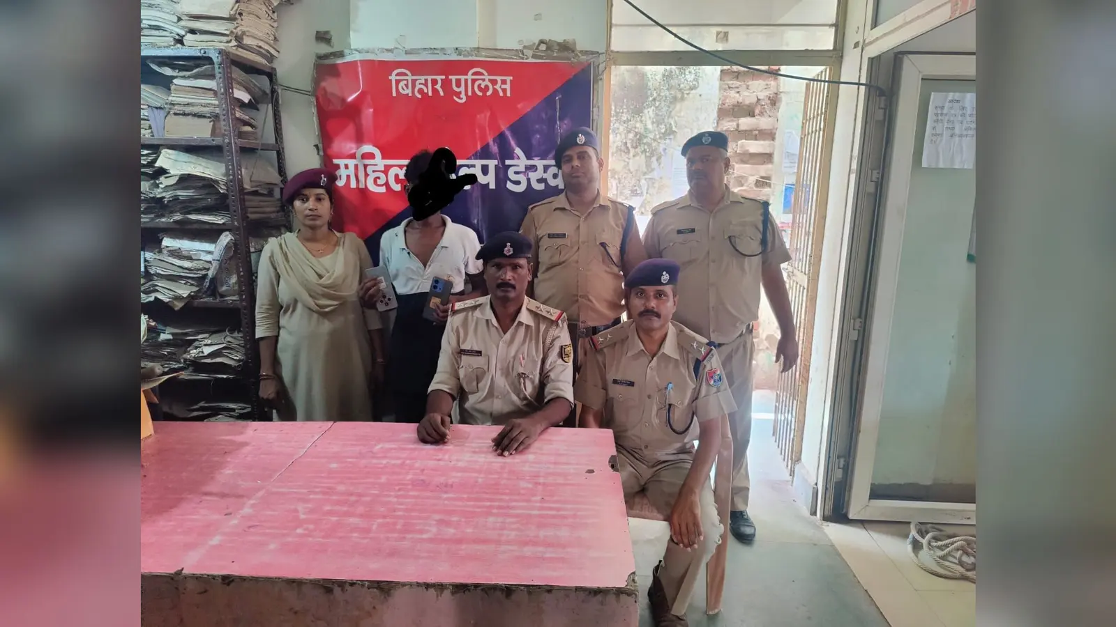 गया जी : आरपीएफ ने 28 हजार के दो चोरी के मोबाइल के साथ युवक को दबोचा, भेजा गया जेल