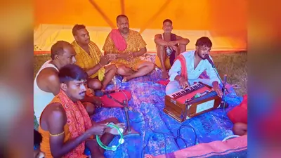 श्रावणी मेला : 'बोल बम' के जयघोष से गूंजा कांवरिया पथ, बेगूसराय से आयी शिवभक्तों की मंडली ने बांधा समां