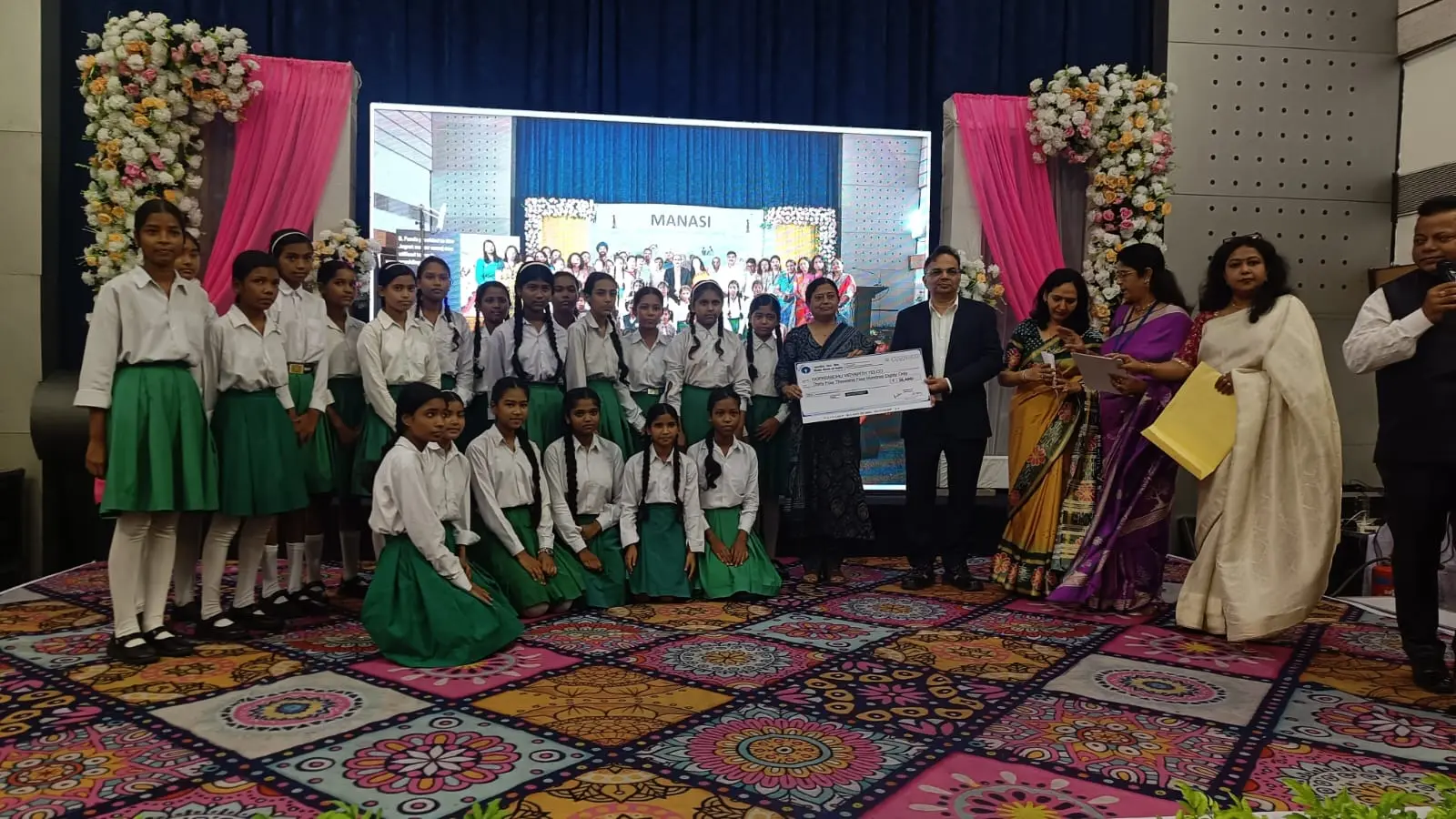 मानसी क्लब ने 151 मेधावी और जरूरतमंद छात्राओं को बांटी छात्रवृत्ति