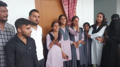प्रभारी प्राचार्य को हटाने की मांग को लेकर महिला कॉलेज में छात्राओं का प्रदर्शन