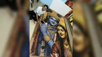 आदित्यपुर के कलाकार विवेक मिश्रा ने बनाया विश्व रिकॉर्ड, 4 लाख मोतियों से तैयार किया राधा-कृष्ण का पोर्ट्रेट