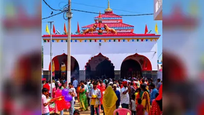 बांका में आज सूर्यदेव की हुई पूजा, मां तेलडीहा शक्तिपीठ में आराधना के लिए उमड़ी भीड़, मंदिरों में गूंजे जयकारे
