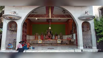 गुलाबबाग के इस प्राचीन मंदिर में छह दशकों से हो रहा आदिशक्ति का अनुष्ठान, बंगला पद्धति से होती है पूजा