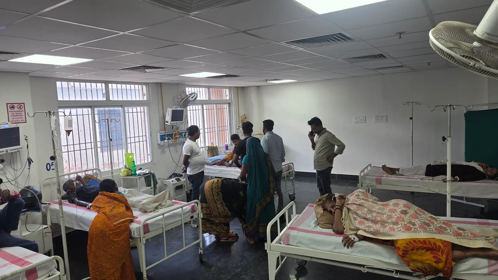 मधेपुरा में सदर अस्पताल की इमरजेंसी में बढ़ी मरीजों की भीड़, बुखार, पेट दर्द और डायरिया के मामलों में उछाल, डॉक्टरों ने जारी की चेतावनी