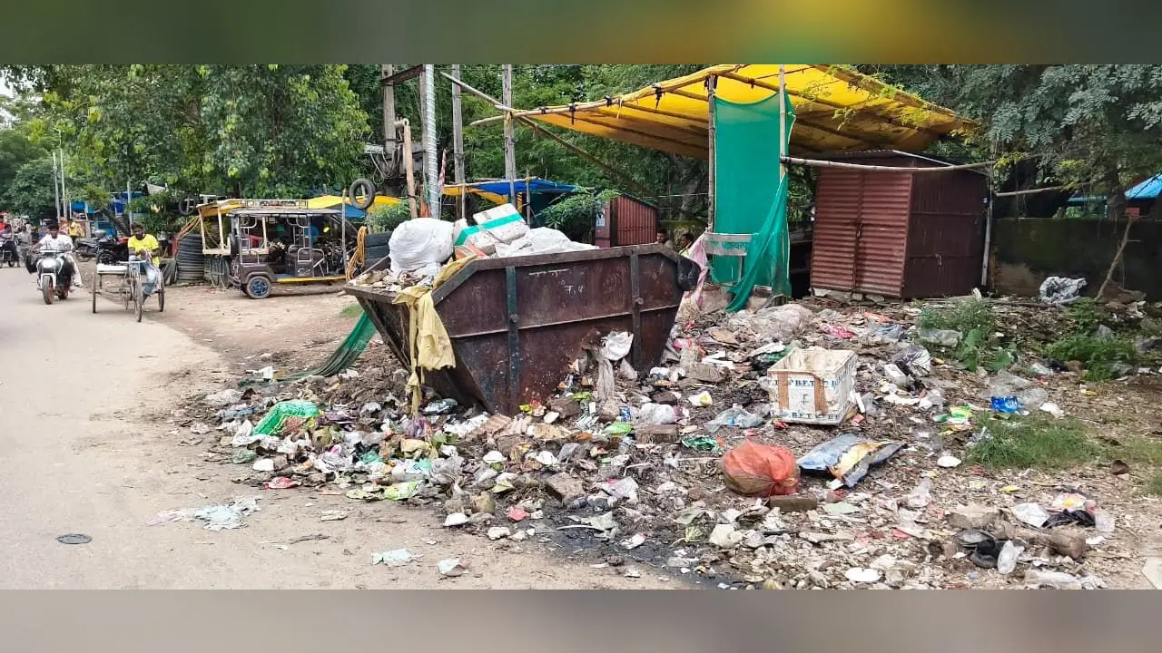 20 साल के अनुबंध के बावजूद बेपटरी हुई चक्रधरपुर की सफाई व्यवस्था: धरातल पर दावों की खुली पोल