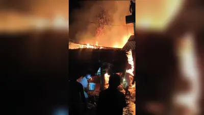 Kusheshwarsthan News: दिनमो गांव में भीषण अगलगी, चार घर जलकर राख, लाखों की संपत्ति स्वाहा