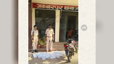 नवादा: फतेहपुर मोड़ पर पुलिस की कार्रवाई, 120 लीटर महुआ शराब और बिना नंबर की बाइक जब्त