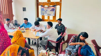 वार्ड 33 में निःशुल्क चिकित्सा शिविर, 300 लोगों ने कराई जांच और ली मुफ्त दवा
