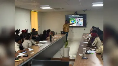 राजगीर जू सफारी में सांपों के बचाव की ट्रेनिंग, वनकर्मियों और छात्रों ने सीखी रेस्क्यू तकनीक